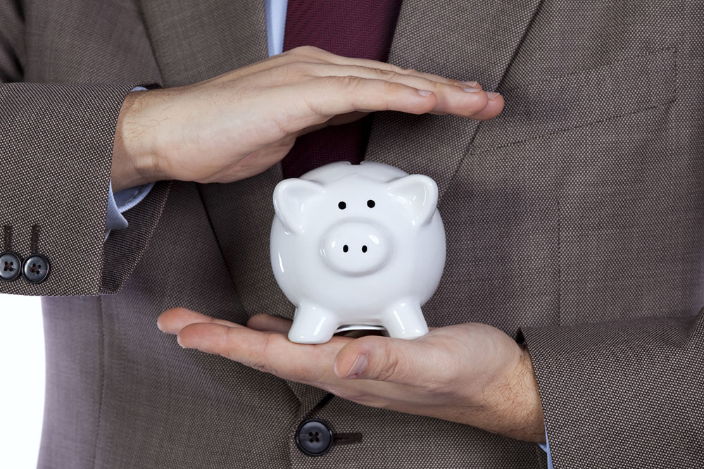 Advantages and Disadvantages of a Savings Account